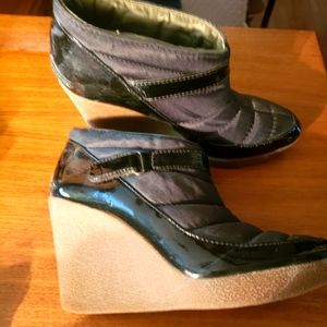 Green, quilted, wedge boots